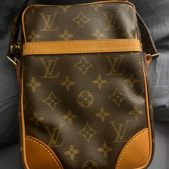 Louis Vuitton Danube Crossbody Bag - Picture 2 of 16